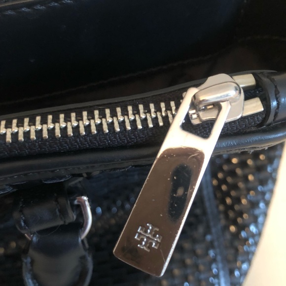 Tory Burch Robinson woven small tote - Picture 6 of 16